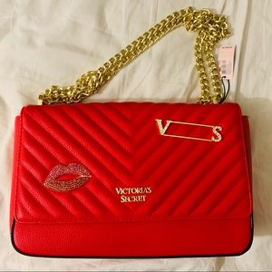Pebbled V-Quilt Small Bond Street Shoulder Bag